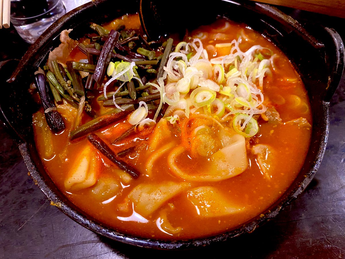 whiteamour1's tweet photo. 山梨県で有名な #ほうとう を食べに行きました❣️
ここの辛口豚肉ほうとうがめちゃくちゃ美味しく量は多いのにペロリ🤩
心も体もあたたまりました🥰
#甲州ほうとう小作 https://t.co/oWW0ccXsjL