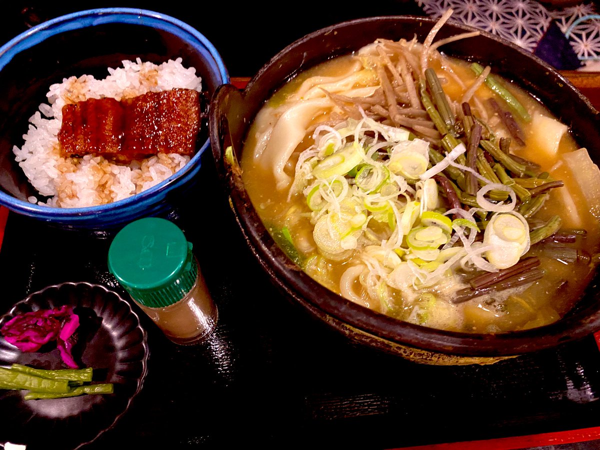 whiteamour1's tweet photo. 山梨県で有名な #ほうとう を食べに行きました❣️
ここの辛口豚肉ほうとうがめちゃくちゃ美味しく量は多いのにペロリ🤩
心も体もあたたまりました🥰
#甲州ほうとう小作 https://t.co/oWW0ccXsjL