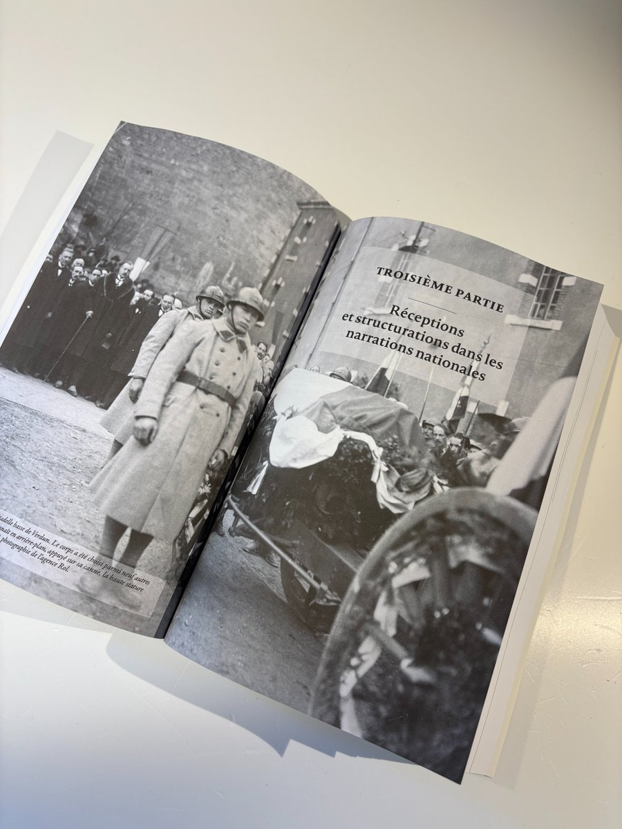 Nous sommes ravis de vous annoncer aujourd'hui le lancement au @MemorialVerdun de "Dramaturgies de Verdun", fruit d'un colloque exceptionnel organisé par le Mémorial et dirigé par François Cochet.
Pour découvrir le livre, c'est ici : editionspierredetaillac.com/products/les-d…