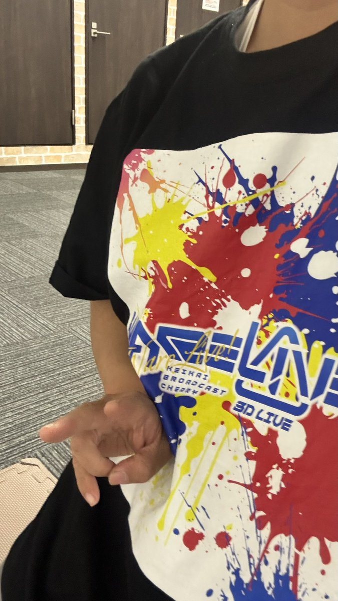 sorautagawa's tweet photo. 警戒さんのTシャツでジムやるぞよー https://t.co/YmCYOvoYaS