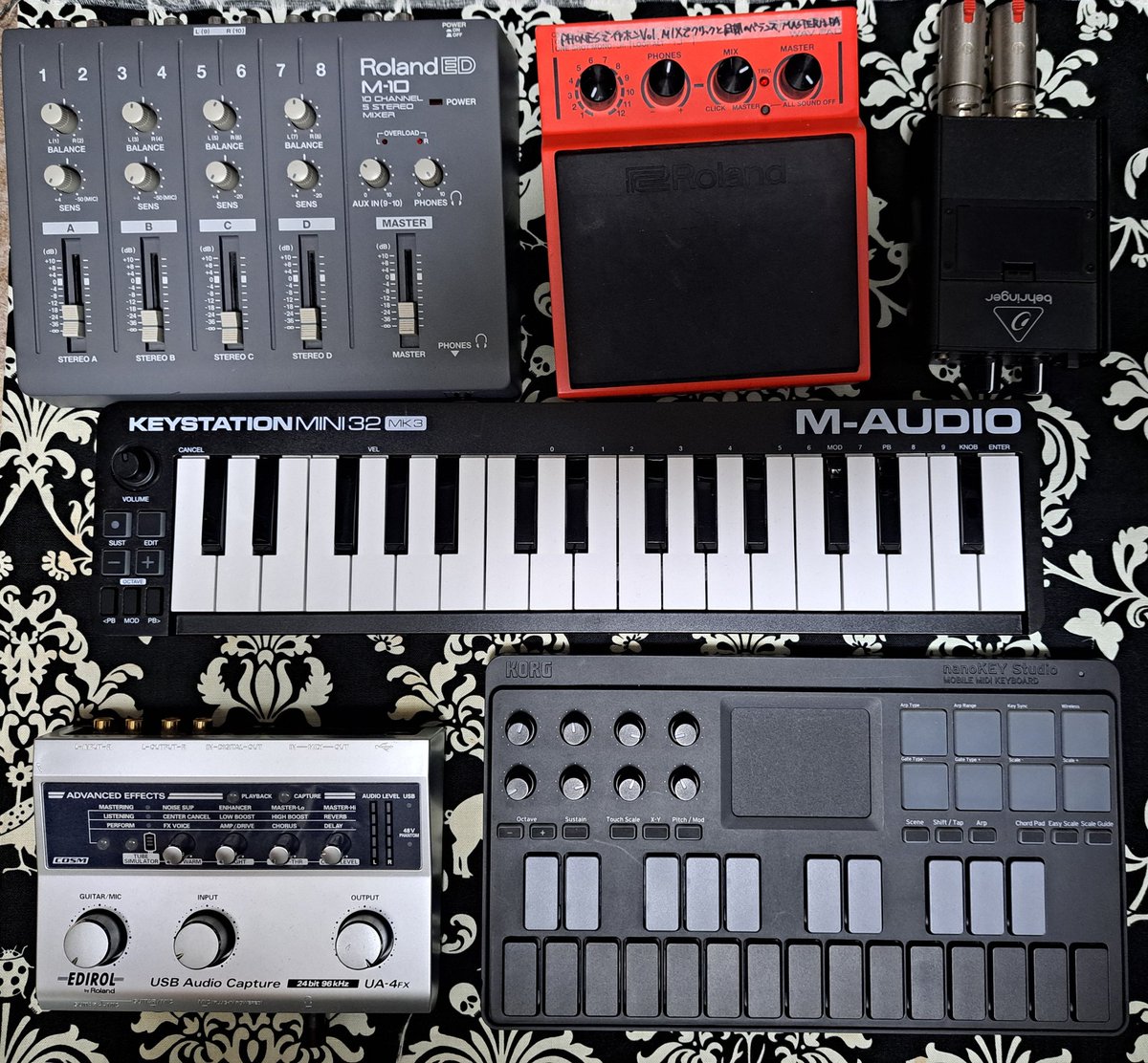 LifeSize1002's tweet image. 模様替え完了！

#microX
#KAOSSILATOR
#KAOSSPAD
#SPDONE
#QY700
#Q2n4K
#MA10D
#M10MX
#M10
#1202VLZ
#VE500
#MPCKEY37
#MPCLIVE
#Elz_1play
#HXSTOMPXL
#AMPEROCONTROL
#MS50G
#MV1
#CBXK1XG
#U24
#SAMPLEPAD
#PADKONTROL
#nanoKEYstudio
#nanoKONTROLstudio
#UA101
#MRT3
#P1
#KEYSTATIONMINI32