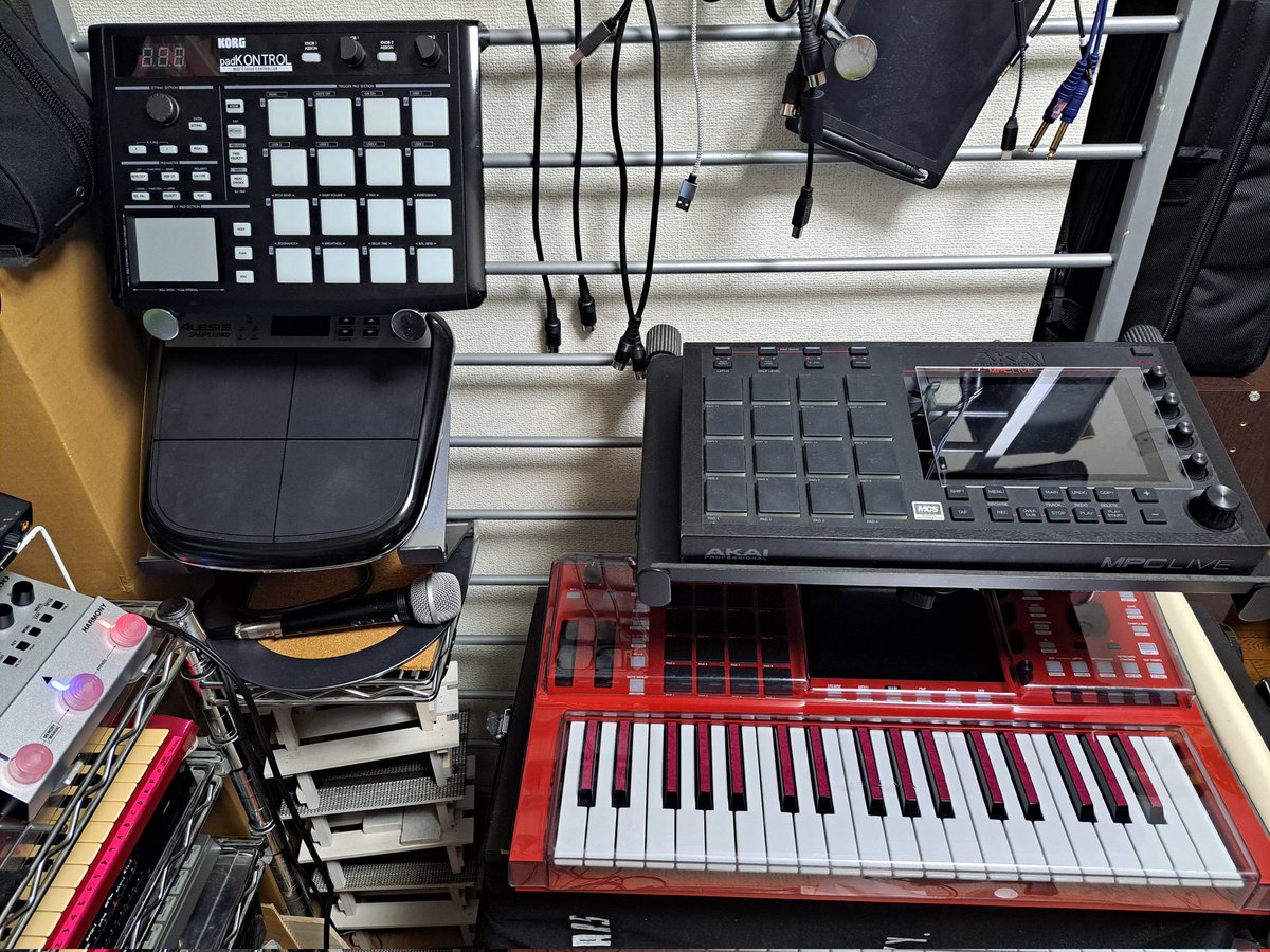 LifeSize1002's tweet image. 模様替え完了！

#microX
#KAOSSILATOR
#KAOSSPAD
#SPDONE
#QY700
#Q2n4K
#MA10D
#M10MX
#M10
#1202VLZ
#VE500
#MPCKEY37
#MPCLIVE
#Elz_1play
#HXSTOMPXL
#AMPEROCONTROL
#MS50G
#MV1
#CBXK1XG
#U24
#SAMPLEPAD
#PADKONTROL
#nanoKEYstudio
#nanoKONTROLstudio
#UA101
#MRT3
#P1
#KEYSTATIONMINI32