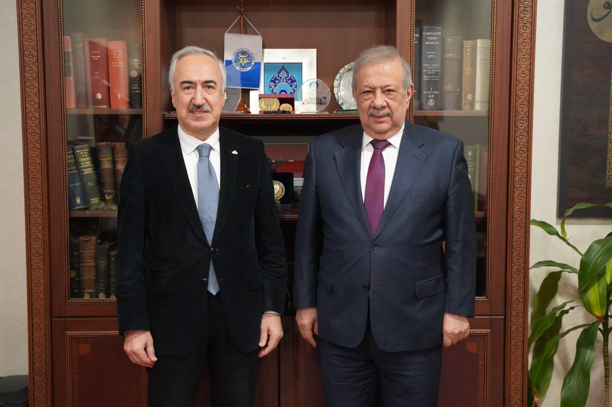 bezmialem's tweet photo. İstanbul Üniversitesi’nden Mütevelli Heyet Başkanımıza Ziyaret!

İstanbul Üniversitesi Rektörü Prof. Dr. Osman Bülent Zülfikar, Rektör Yardımcısı Prof. Dr. Yahya Güldiken ve Çapa Hastanesi Başhekim Yardımcısı Serkan Bayram, Mütevelli Heyet Başkanımız https://t.co/mbUwUhwsX7