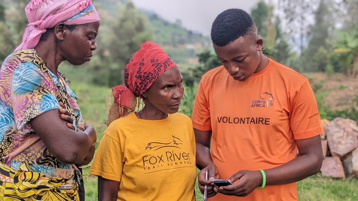Camarade_1's tweet photo. As a @CorpsAfricaRda volunteer, I facilitated the community how to access and acquire online government service by using their phone through #BYIKORERE_Initiative dialing  *909# @rulindodistrict @RwandaICT @CorpsAfrica @IremboGov @LODARwanda
#ThisIsCorpsAfrica
#LocalsHelpingLocal https://t.co/gDX4xXb8qS