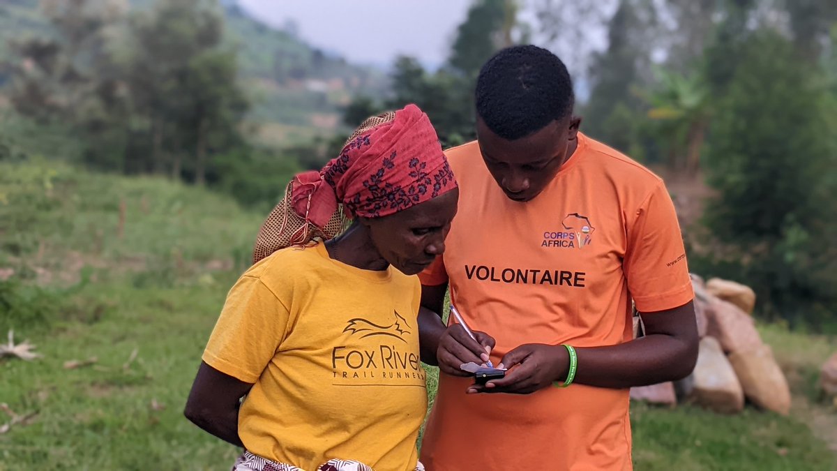 Camarade_1's tweet photo. As a @CorpsAfricaRda volunteer, I facilitated the community how to access and acquire online government service by using their phone through #BYIKORERE_Initiative dialing  *909# @rulindodistrict @RwandaICT @CorpsAfrica @IremboGov @LODARwanda
#ThisIsCorpsAfrica
#LocalsHelpingLocal https://t.co/gDX4xXb8qS