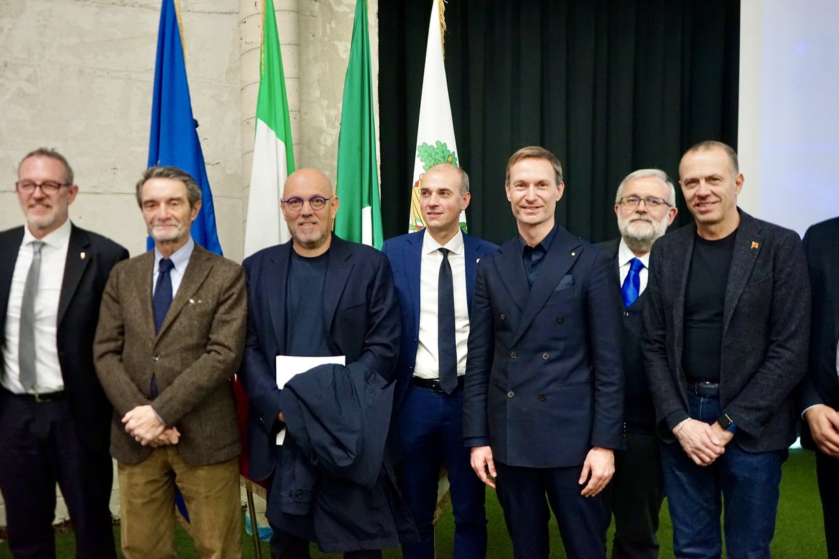 Ieri mattina, nella sede della Provincia di Monza e della Brianza, ho partecipato al convegno '𝗟𝗮 𝗿𝗶𝗳𝗼𝗿𝗺𝗮 𝗱𝗲𝗹𝗹𝗲 𝗣𝗿𝗼𝘃𝗶𝗻𝗰𝗲 𝗲 𝗶𝗹 𝗺𝗼𝗱𝗲𝗹𝗹𝗼 𝗹𝗼𝗺𝗯𝗮𝗿𝗱𝗼'.

Qui la mia intervista 🎙️👉🏻: youtu.be/t8vRbSTV3YA

#Riforma #Province #Monza #Brianza