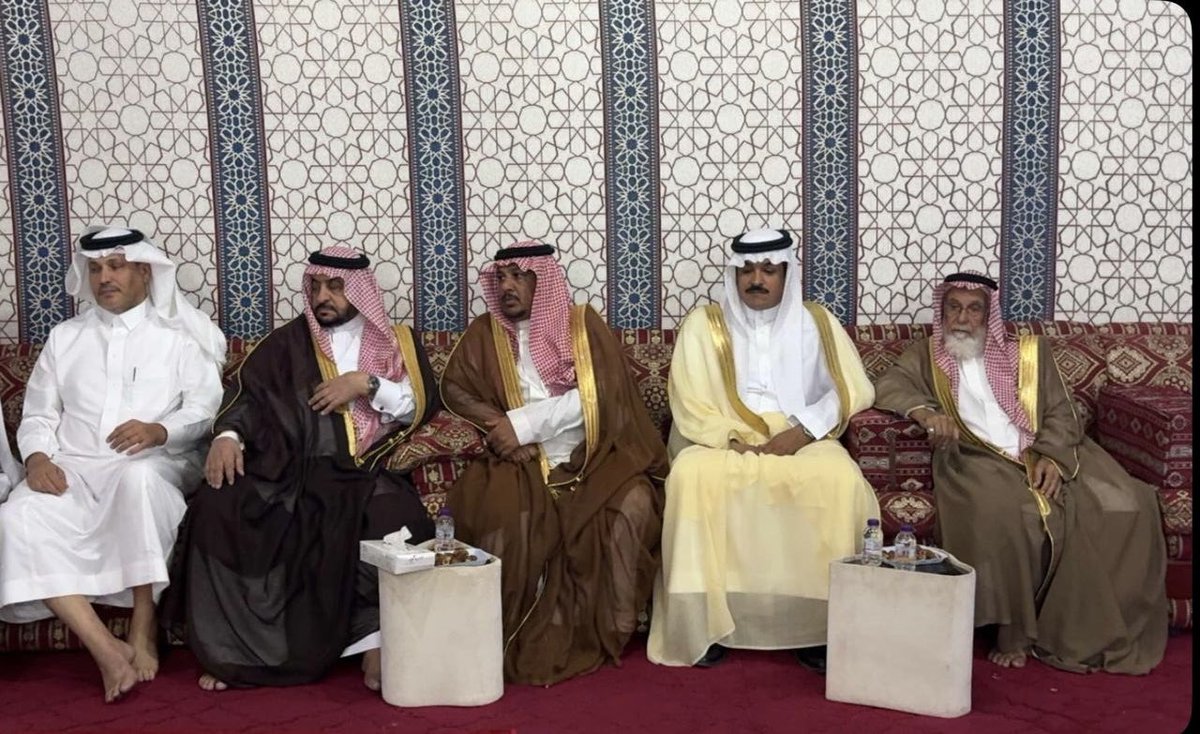 Godaidnews's tweet photo. بحضور عدد من المشايخ والوجهاء ؛ أقام الشيخ حضيض بن أحمد الجغثمي مساء أمس الجمعة 1446/8/22 هـ بمجلسه العامر بحي البريكة بـ #وادي_قديد ، مأدبة عشاء تكريما واحتفاء بالشيخ عبد العزيز محمد بركة بن مبيريك. https://t.co/K8VSRCMbo3