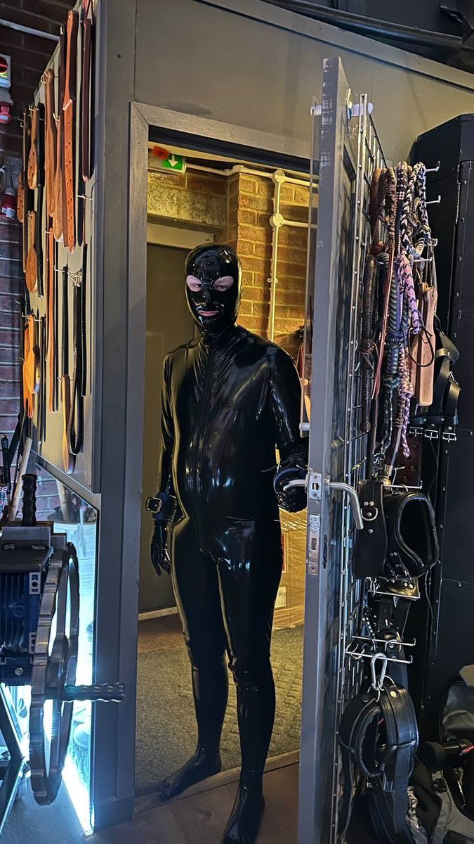 Latex Boy (@latexboy15) on Twitter photo Walking into <a href="/DungeonHire/">๐ป๐ฆ๐๐๐๐ ๐ โ๐๐ฃ๐</a> not knowing whatโs about to happen Walking into <a href="/DungeonHire/">๐ป๐ฆ๐๐๐๐ ๐ โ๐๐ฃ๐</a> not knowing whatโs about to happen