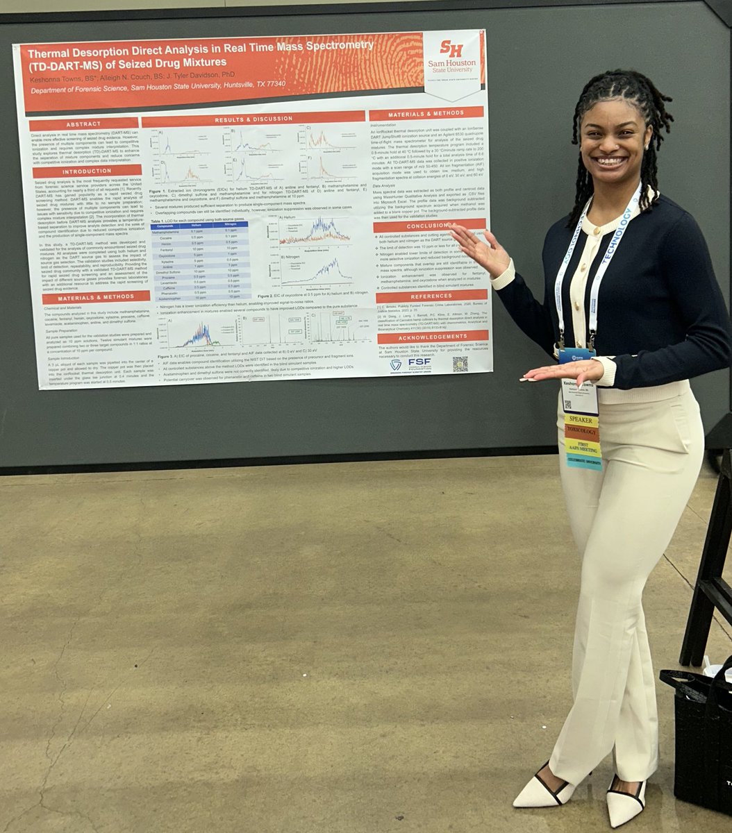 keshonna___'s tweet image. pretty & presenting research in Forensic Science 🧪💗