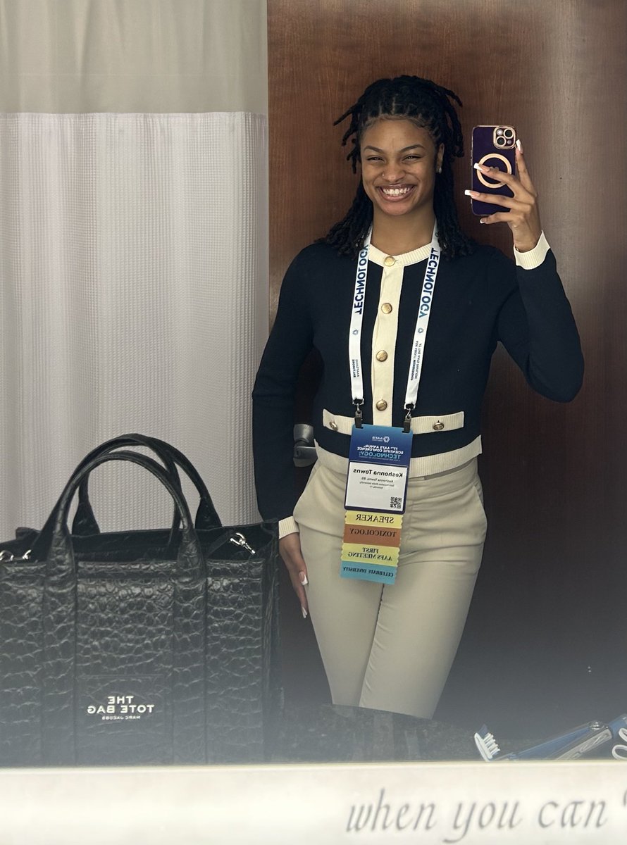 keshonna___'s tweet image. pretty & presenting research in Forensic Science 🧪💗