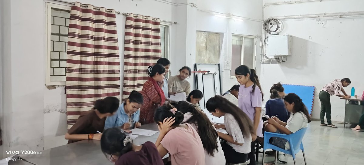 अखिल भारतीय विद्यार्थी परिषद द्वारा आगामी माह मार्च में होने वाली ''छात्रा संसद'' के निमित्त उज्जैन महानगर के शासकीय कन्या महाविद्यालय महिला सर्वेक्षण अभियान के तहत सर्वेक्षण किया गया जिसमें छात्राओं से शिक्षा स्वास्थ्य स्वावलंबन से संबंधित प्रश्न पूछे गए
