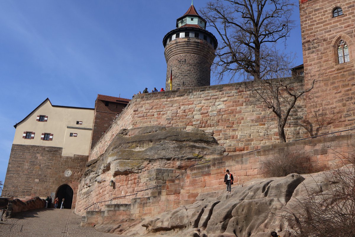 ESP_Pathology's tweet photo. 🎉We are in Nuremberg for an #EScoP course: Head, Neck, and Ophthalmic #pathology!

Day 1⃣ had a brilliant start, with more than 100 colleagues joining us from early in the morning to enjoy the lectures from the 4 Faculty!
#PathTwitter #PathX #Education https://t.co/YRFAu4mX36