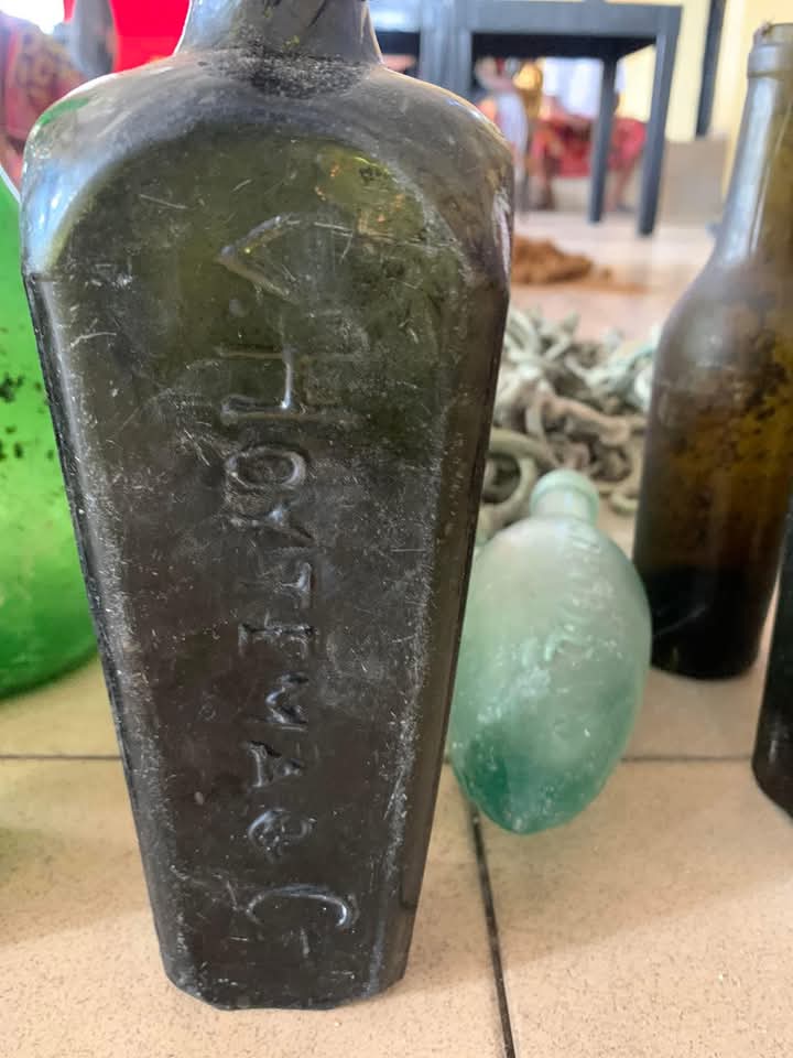 PH_Socials's tweet photo. Elem Kalabari Community discovers hidden treasure beneath the soil. https://t.co/oEPG844IQc
