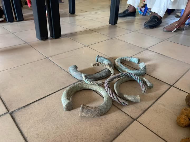 PH_Socials's tweet photo. Elem Kalabari Community discovers hidden treasure beneath the soil. https://t.co/oEPG844IQc