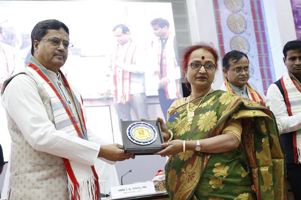 DrManikSaha2's tweet photo. The taxpayers are one of the main partners in development. Keeping this in mind, the Union Government led by Hon'ble PM Shri Narendra Modi ji introduced the GST in 2017. In this direction, the state government is also actively working to create a taxpayer-friendly environment through improved modern infrastructure and procedural simplification.

Today, inaugurated the GST awareness campaign and GST Knowledge Center at the Pragna Bhavan in Agartala, organized by the Tax Organization and State Finance Department. 

Also honoured prominent taxpayers and officials of the department & launched anti-fake registration campaign, unveiled new logo, and introduced the 'Kara Sathi' WhatsApp chatbot.