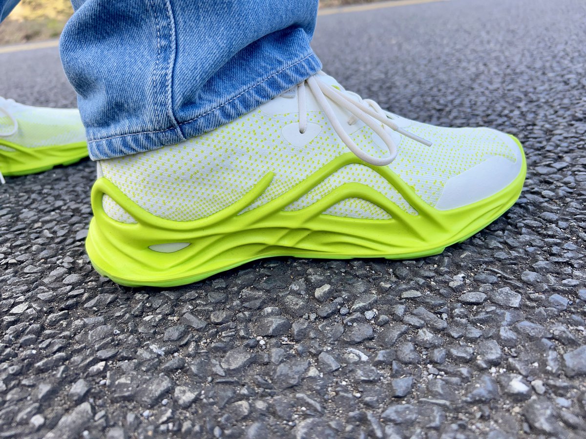 kzushimo's tweet photo. 新しい靴を履いて都内を歩きました
皇居ランをしている人がいっぱいいました
#ecco #eccoshoes #散歩 #walk #walking #皇居 #皇居ラン #gtr #銀座 #半蔵門 https://t.co/6EjDGogaXI