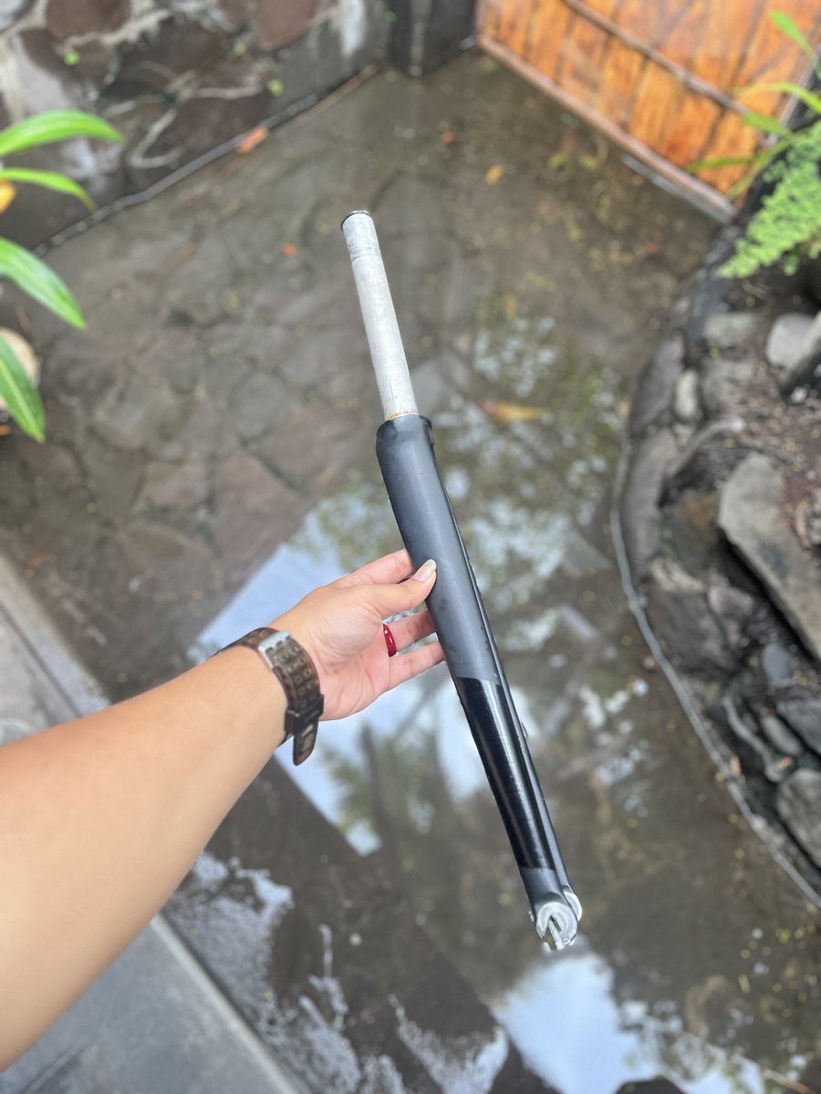 rinaldyperca's tweet photo. 🔥WTS🔥
fork tsunami copotan (warna bawaan)
steertube masih panjang 22cm
price 550k
lokasi surabaya
minat? DM aja
thankyou #fnfjb https://t.co/WvQgCw4cz5