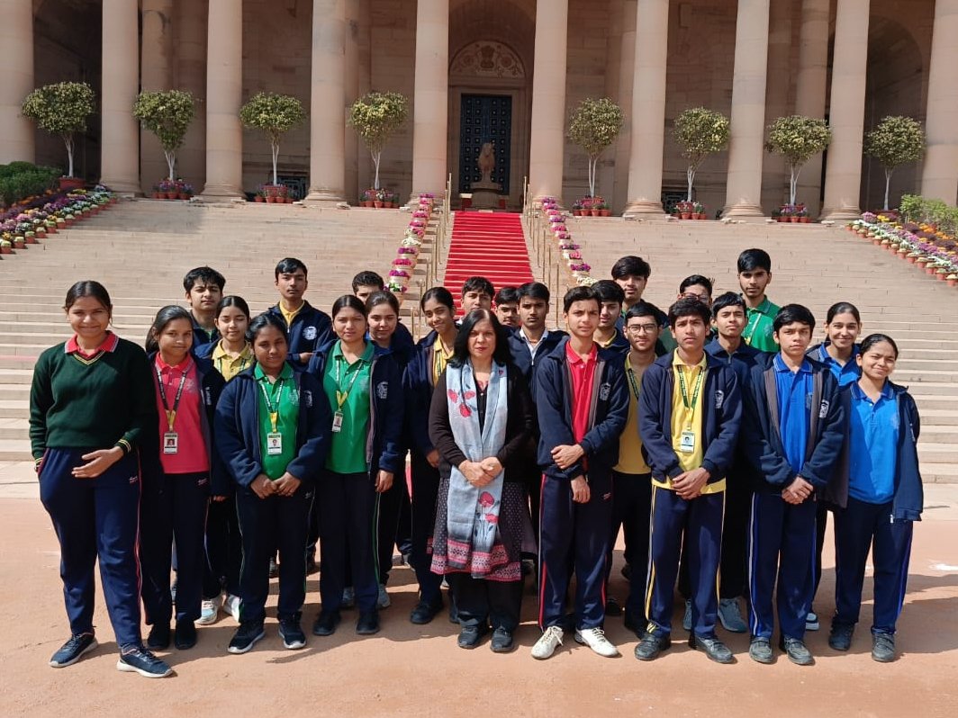 dppschool_se's tweet image. #Students of #DPPS #visited #democratic #culturalheritage #architecturalbrilliance #RashtrapatiBhawan
#initiative by #ChiefManager #MsAkankshaYadav_ips #AddDCP-I/SWD. 

#cpdelhi #DelhiPolice #Dependra_Pathak #atmadesh #akankshayadav_ips #crimebranchdp #rubymalhotra