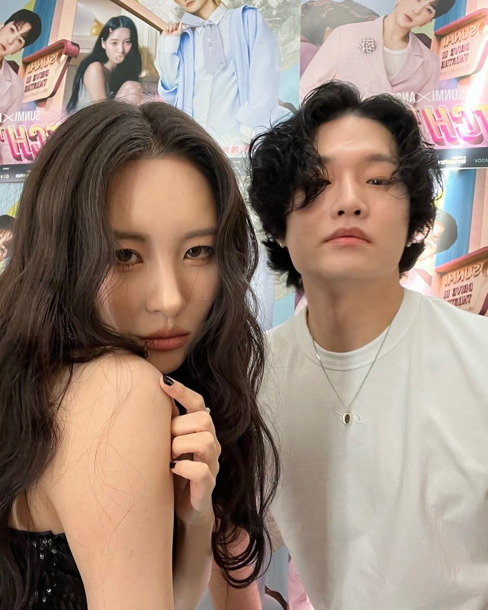 miyanepearl's tweet photo. Sunmi took Selfies with every backup dancer it’s so cute
#Sunmi #선미 #宣美 cr@srpark__
#KATCHTHEPOP @miyaohyeah https://t.co/mNgP0OH02m