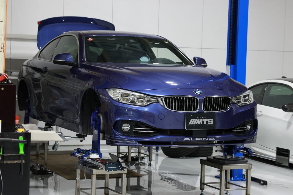 mts_bmw's tweet photo. F32 アルピナB4 クーペにお乗りのお客様より法定点検と併せてATF全量交換とMTSレースゲージアライメントをご依頼頂きました。

ほんとBMWのクーペデザインは美しいです。

詳細ブログ
https://t.co/02TtPsnlzg 

#bmw整備 #bmwクーペ #アルピナ #bmwf32 #bmwアラインメント https://t.co/3573NBDC5u