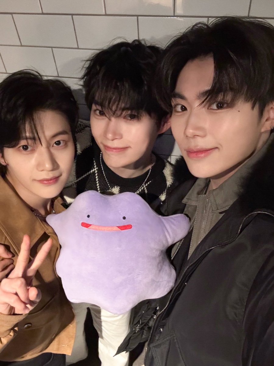 메타몽과 함께💜

#ZEROBASEONE #ZB1 #제로베이스원 #SUNGHANBIN #SEOKMATTHEW #PARKGUNWOOK #성한빈 #석매튜 #박건욱 #메타몽 #메타몽프로젝트 #메타몽송챌린지 #METAMONG #METAMONG_PROJECT #ditto #Pokemon #Pokémon