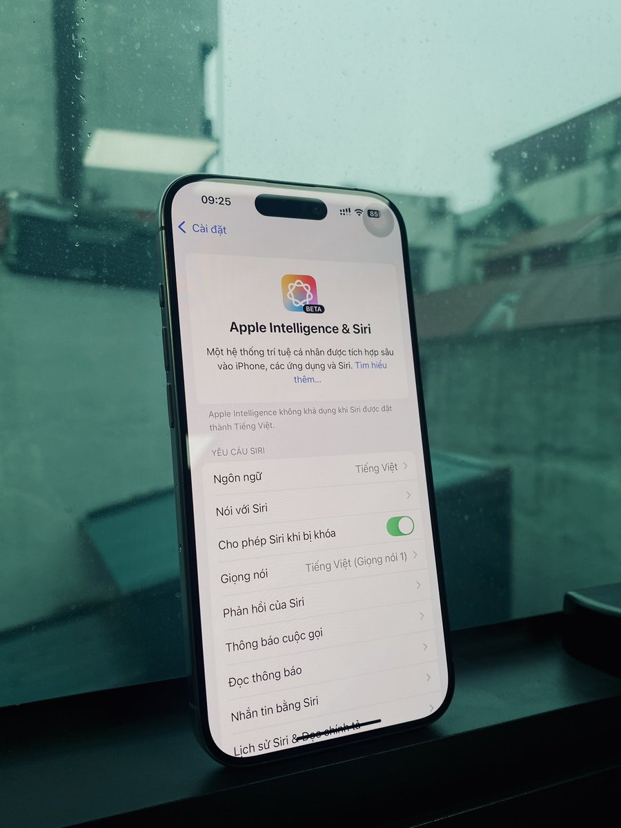 cuonglxc's tweet photo. Siri on iPhone now has a Vietnamese language option in the iOS 18.4 beta update. #apple #applevietnam #ios #iphone #appleintelligence https://t.co/1SKnRG9nZE