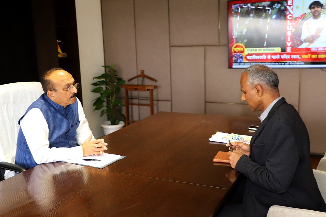 ashishsood_bjp's tweet image. आज दिल्ली के गृह मंत्री के रूप में कार्यभार संभाला और गृह विभाग के अधिकारियों के साथ पहली महत्वपूर्ण बैठक की। इस बैठक में कानून-व्यवस्था को सुदृढ़ करने, और प्रशासनिक प्रक्रियाओं को अधिक प्रभावी बनाने पर चर्चा हुई।

मैं यह सुनिश्चित करूंगा कि गृह विभाग पूरी पारदर्शिता और…