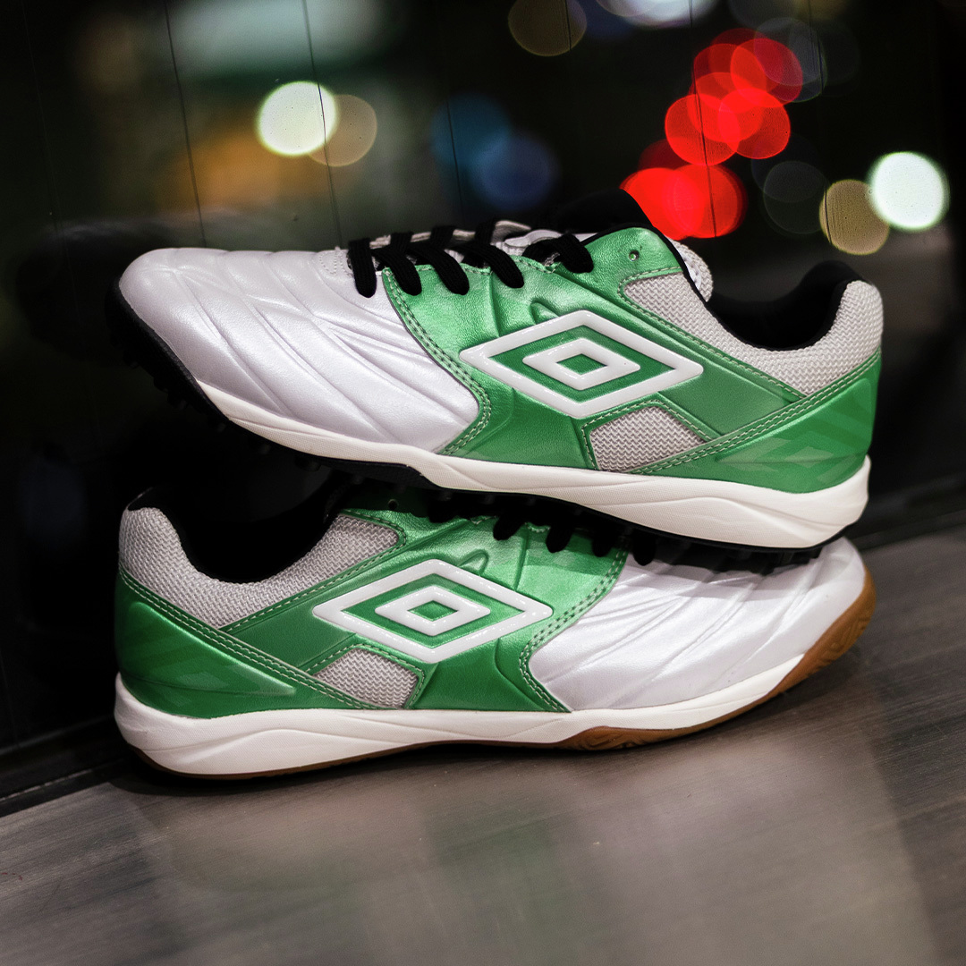umbro『アクセレイター TR EX WIDE』シリーズの2025年春夏モデルに