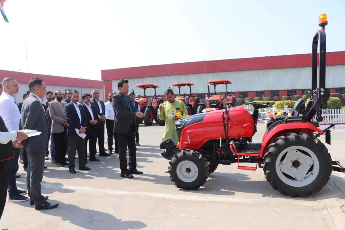 AceCranesIndia's tweet photo. Introducing the all-new Veer 3000 (25HP) & F100 (100HP) – a perfect combination of strength, efficiency, and innovation.
#ACE #AceCraneIndia #AceCranes #AceTractors #Veer3000 #F100 #Forma #Tractor #New #25HP #100HP #ConstructionEquipment https://t.co/juQO9Wo5F9