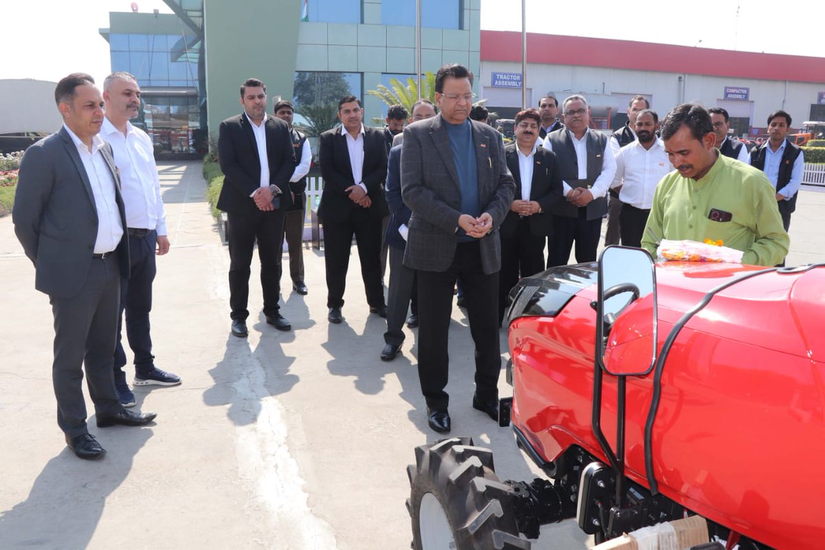 AceCranesIndia's tweet photo. Introducing the all-new Veer 3000 (25HP) & F100 (100HP) – a perfect combination of strength, efficiency, and innovation.
#ACE #AceCraneIndia #AceCranes #AceTractors #Veer3000 #F100 #Forma #Tractor #New #25HP #100HP #ConstructionEquipment https://t.co/juQO9Wo5F9