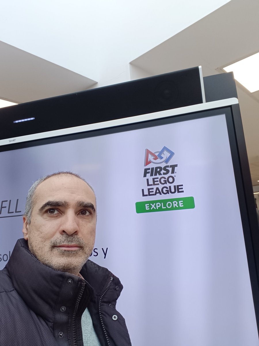 esantapau's tweet image. Preparados en el @ceipgonzalo para la Lego League Explore en #muchomasquerobot #FLLSpain #FllMadrid @universidadcjc más nervios entre los padres que entre los niños. Mañanitas de ciencia
