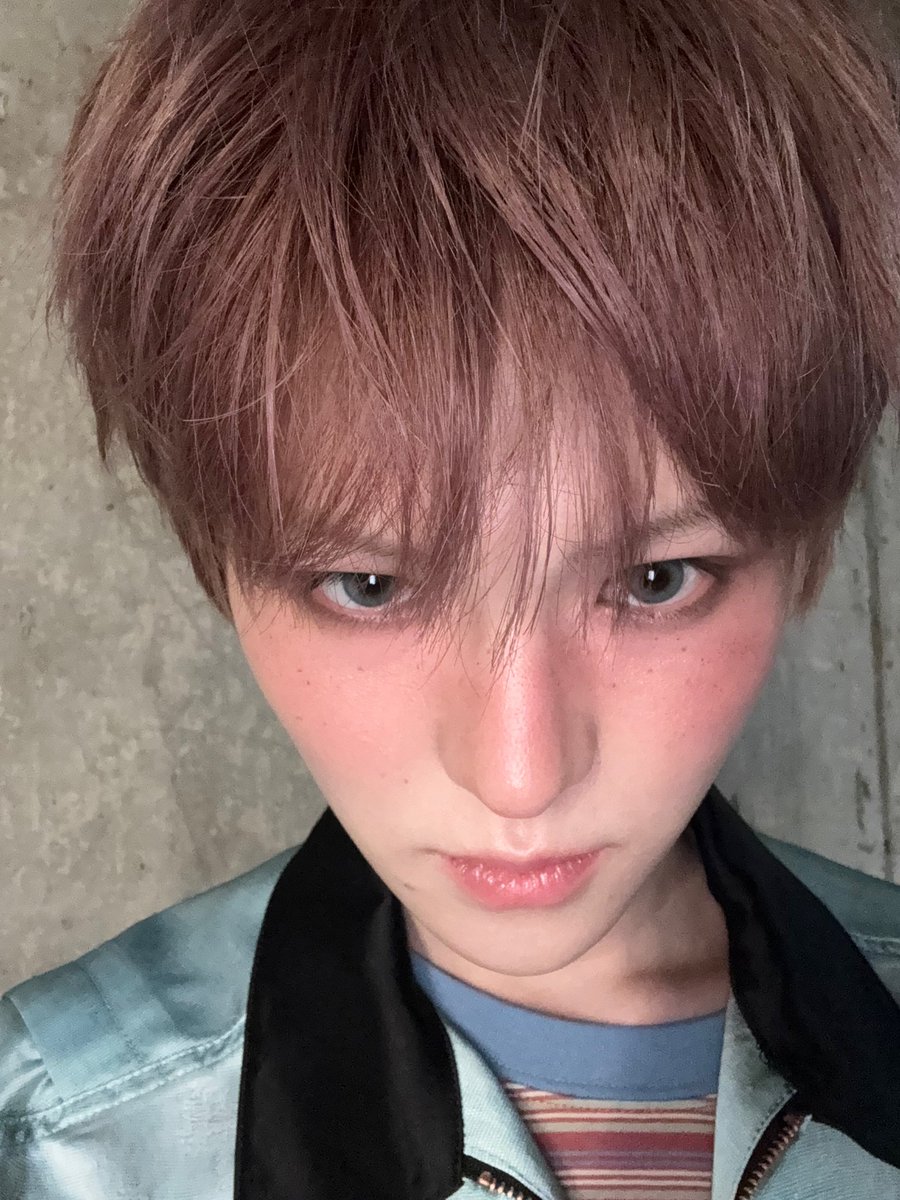 yoshinoriglobal's tweet photo. 📸 [Weverse Update]

🐯: Yesterday's Live thumbnail. Yum. 🤘
🐯: This is a behind-the-scenes video of Luther TikTok with HARUTO 
photo by RUTO📸

#YOSHI #요시 #ヨシ
@treasuremembers https://t.co/YtNbKFRuEw