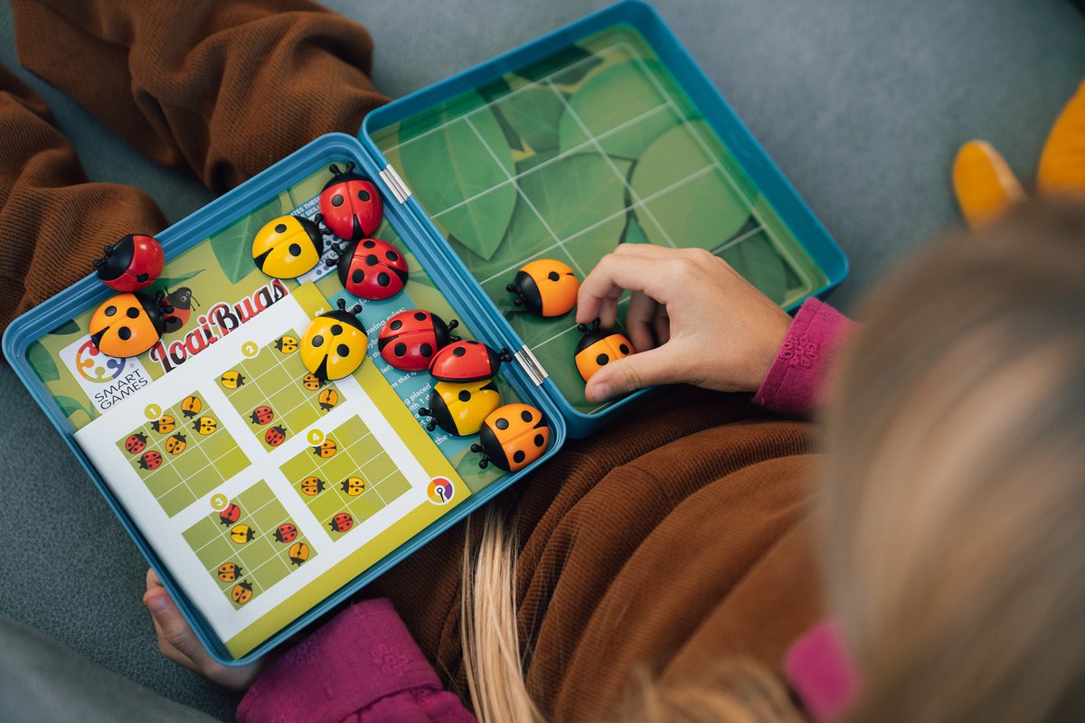 How many spots does each logibug have? 

Encouraging number counting as the ladybirds roam across the leaves. Boost problem solving and concentration skills with a magnetic adventure!

#smartgames #logibugs #magneticgame #travelgames