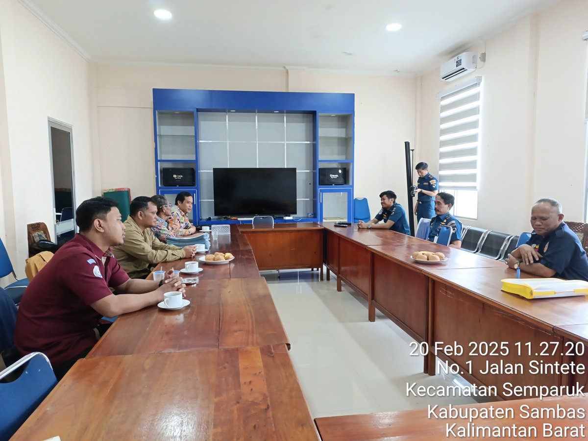 AdenRadianus's tweet photo. Kamis 20 Februari 2025
Kepala Dinas Perikanan bersama Staf dan Penyuluh Perikanan melakukan kunjungan ke KSOP Sintete Pemangkat dalam Rangka mengambil berkas pengukuran Kapal Nelayan yang telah dilakukan pada tahun 2024, disambut oleh Pejabat KSOP Sintete
#giatluhkansatminkalBWI https://t.co/albK0dz26K