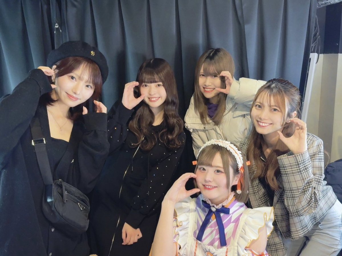 前に同じグループで活動してた
メンバー あいきちゃんの卒業式
見に行かせてもらいました🫶

とっても素敵なステージでした✨
あいきちゃんおつかれさま！！！

スタッフさんとかメンバーとか会えて
月組も集合できて当時思い出して
幸せだった～😇🤍！！！