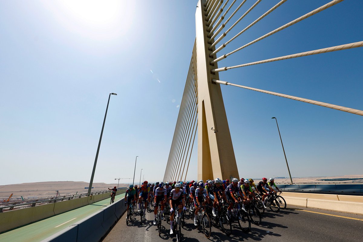 AbuDhabiSC's tweet photo. 📸 👌من مرحلة مدن (السادسة وقبل الأخيرة) من #طواف_الإمارات 2025 #في_أبوظبي https://t.co/sk8bjCT79S