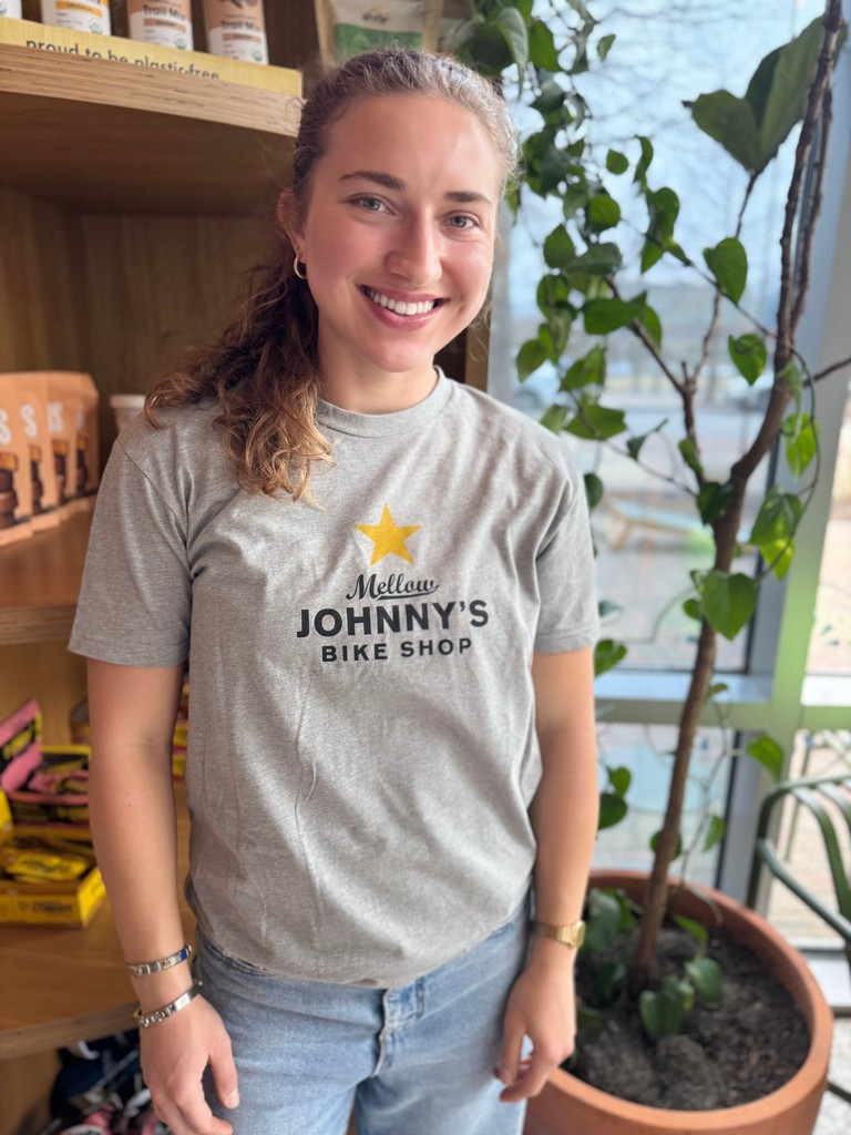 Rina with <a href="/Texas4000/">Texas 4000</a> knows that the MJ's Gray Heather Tee is an off-the-bike wardrobe staple. Out of the vault for the first time in years, get yours before it's retired again! shop.mellowjohnnys.com/collections/th…

#rideyourbike