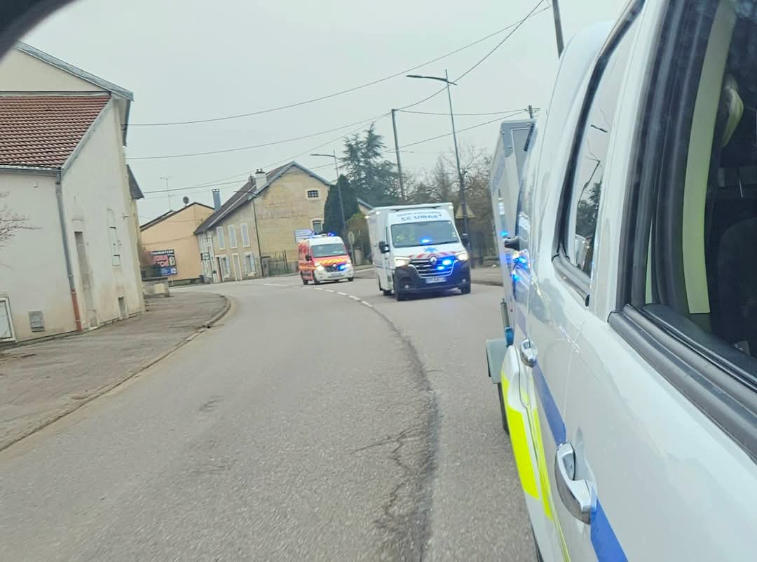 ambulancessmet's tweet photo. 🚨 Intervention en collaboration avec les Sapeurs-Pompiers des Vosges 🚨

Nos équipes ont mené une intervention en parfaite coordination....
https://t.co/N20vwnj5X4

#GROUPESMETSECOURSETSERVICES #AMBULANCESSMET #COLLABORATION #SECOURS #SDIS88 #SAMU88 https://t.co/vX3mydngFD
