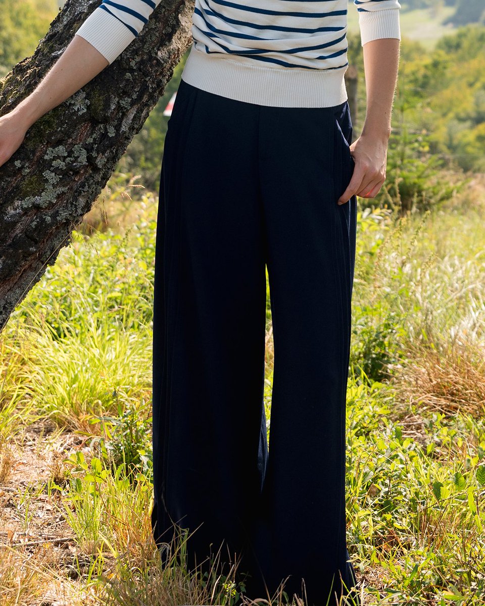 PaisieLondon's tweet photo. Our Wide Leg Trousers are bestsellers for a reason – effortless to style and perfect for every occasion. The summer version is now live at https://t.co/WiW4IO8CRV.

#springfashion #wardrobestaple #londonfashion #bluestripes #pleatedtrousers #navytrousers #widelegtrousers https://t.co/bB2TtO1KEe