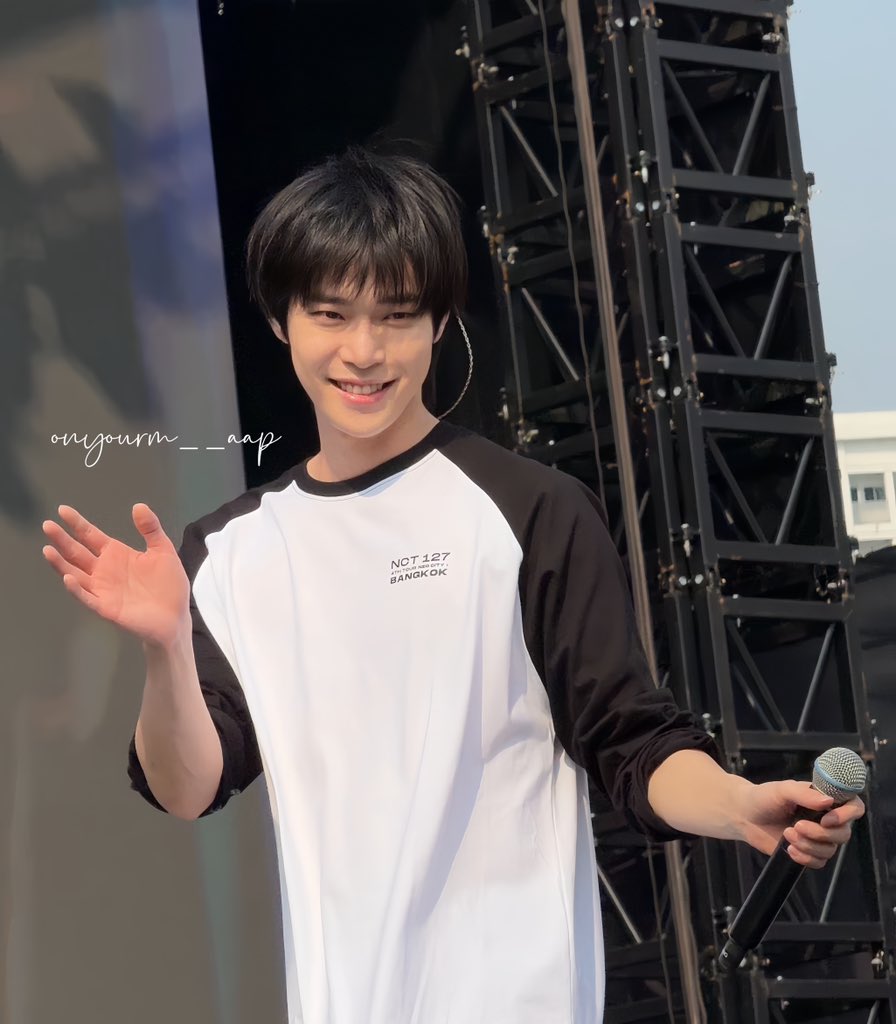 onyourm__aap's tweet photo. 250222 #도영 #Doyoung

หวานกว่าน้ำตาลก็รอยยิ้มโดยอง 🥺🫶🏻

#theMOMENTUMinBKK
#NCT127_NEOCITY_THE_MOMENTUM 
#NCT127_NEOCITY_BANGKOK_THE_MOMENTUM
#NCT #NCT127 https://t.co/grPDaolUNl