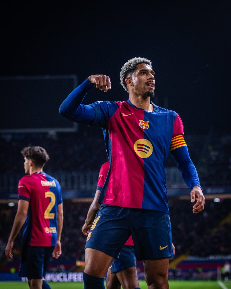 QF2025's tweet photo. Manchester United are ready to offer €100M to sign Ronald Araújo from Barcelona this summer
 @fichajesnet https://t.co/VAP32pG11r