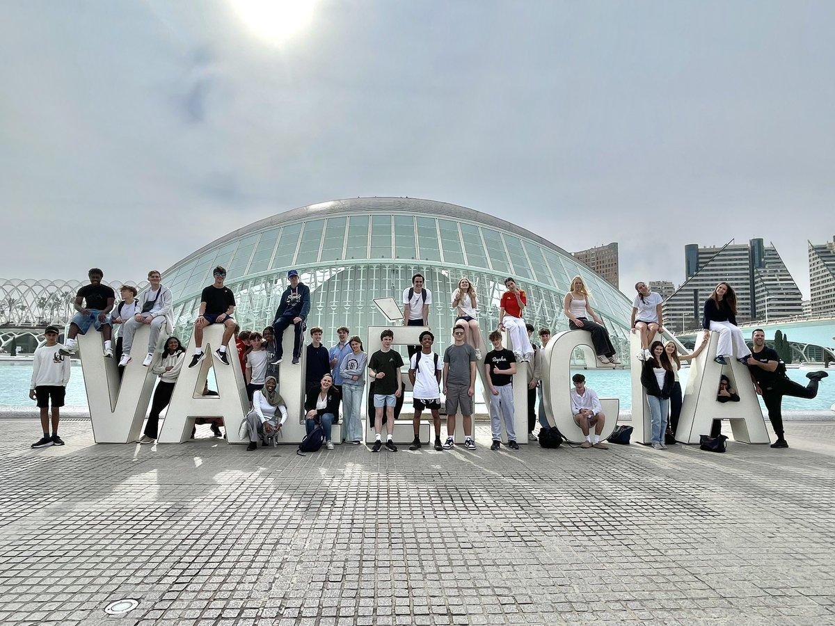 ElthamCLang's tweet photo. Day 5 in València: the students travelled by bike to the Ciutat de les Arts i les Ciències to watch an IMAX documentary and cruise the Science Museum. The day ended with some games and sun at the Playa! https://t.co/qfvNDguLSv