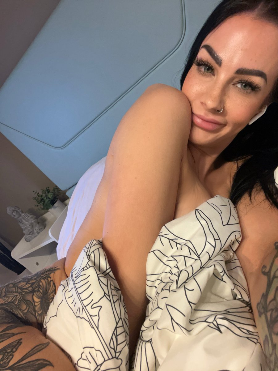 whos up? im kinda wet 😩😩