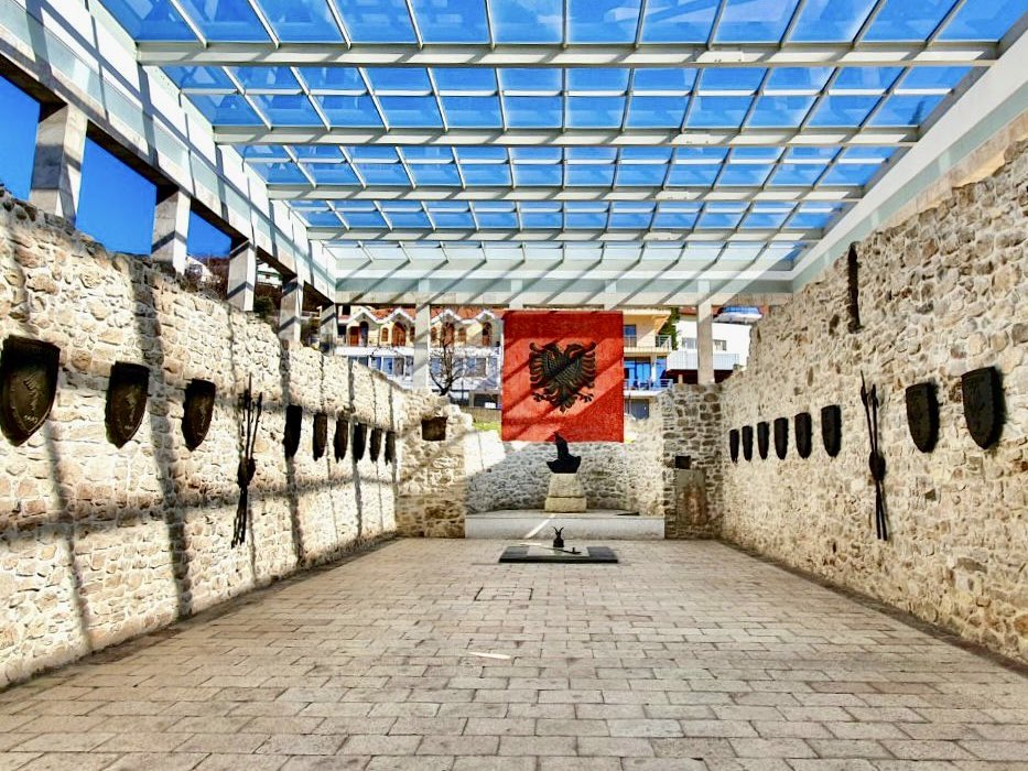 BGonxhja's tweet photo. ☀️Këtë fundjavë lëreni rutinën mënjanë, vizitoni sitet tona kulturore dhe përjetoni nga afër trashëgiminë që na bën krenarë. 🏛️📜

#Albania https://t.co/ywmJ4nQbyI