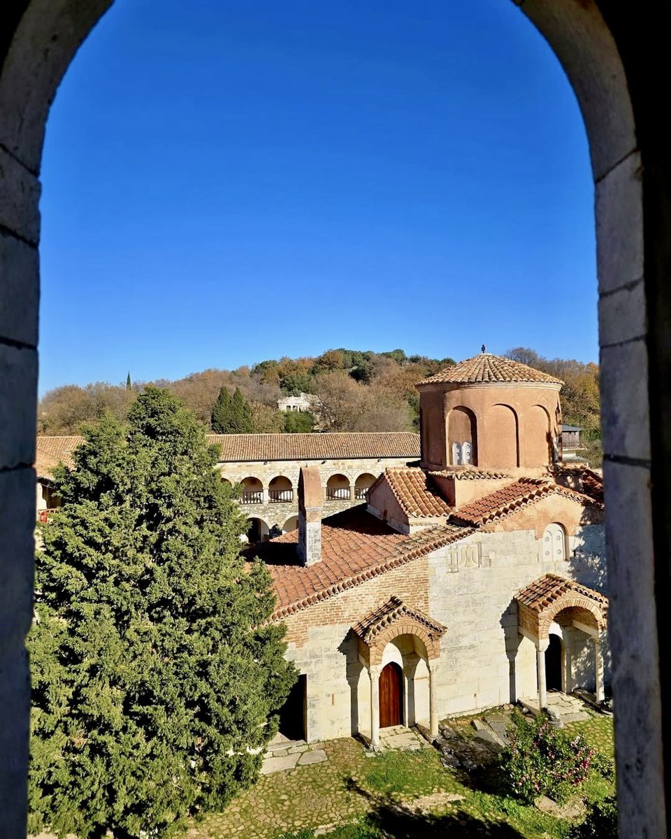 BGonxhja's tweet photo. ☀️Këtë fundjavë lëreni rutinën mënjanë, vizitoni sitet tona kulturore dhe përjetoni nga afër trashëgiminë që na bën krenarë. 🏛️📜

#Albania https://t.co/ywmJ4nQbyI