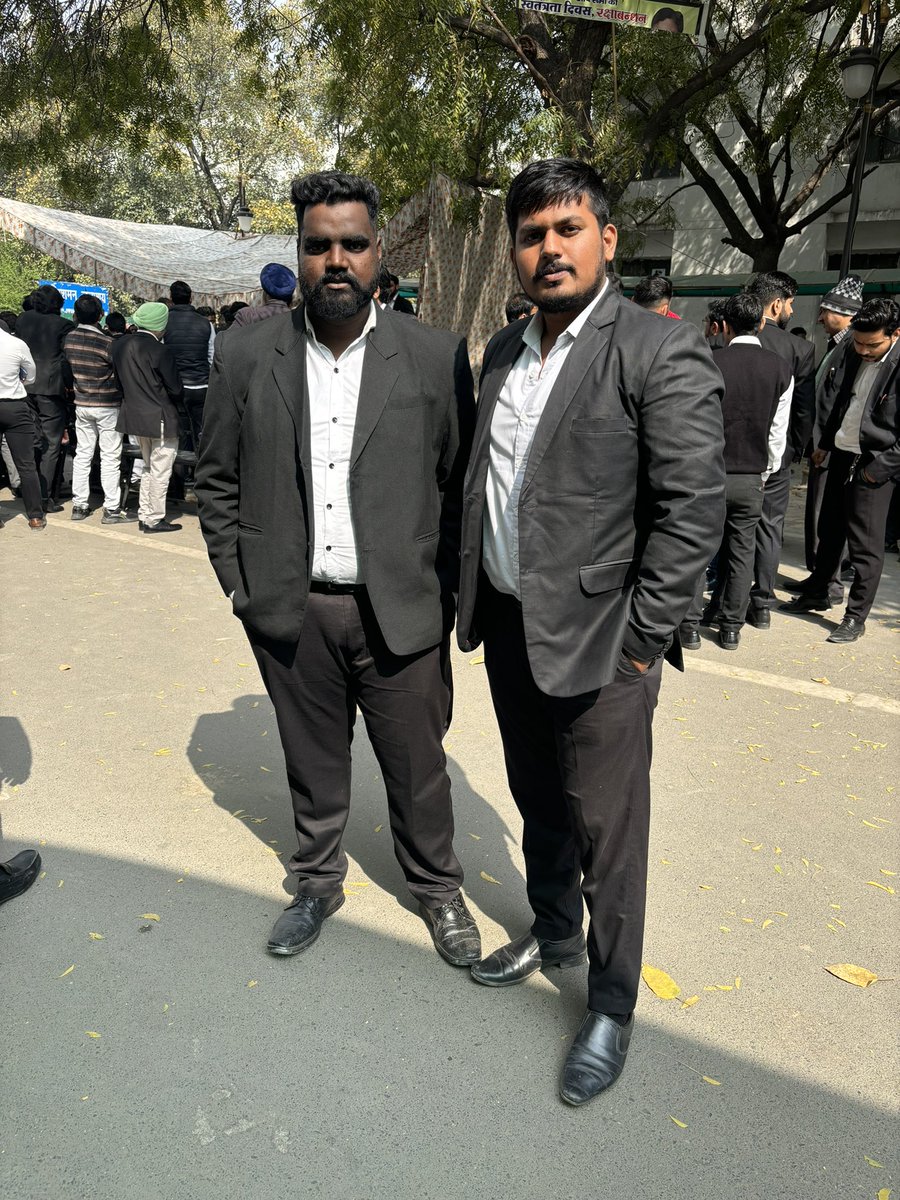 Y0URLAWYER's tweet photo. “STRIKE”
             In karkardooma court. For ours and yours right.
#strike #advocatestrike #AdvocatesAmendmentsBill2025 
#AdvocatesAmendmentBill https://t.co/wHXw6w7Ruk