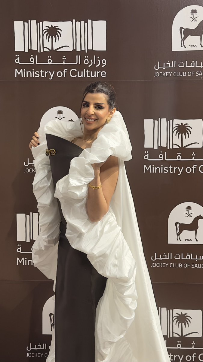 asmaAobaid5's tweet photo. مدخنة الطيب  نسبه للدخان الطيب الذي يتصاعد منها 
شكل المبخر رمز للزينه و الحفاوة و الكرم في الدوله السعوديه الاولى 
و البخور يعتبر موروث سعودي قديم #يوم_التأسيس #يوم_بدينا_1727 #كأس_السعودية https://t.co/BbJ17YVIUi