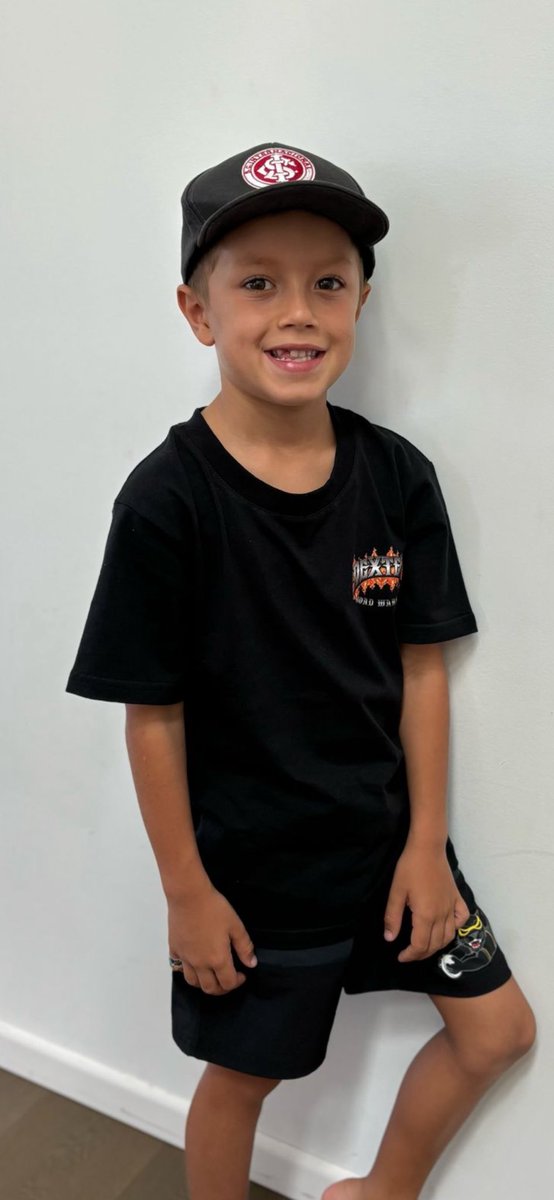 wallabie1711's tweet image. O sábado está terminando na Gold Coast e o ogrinho australiano passou o dia usando o boné do @SCInternacional que a dinda dele levou daqui !! 
Bom sábado a todos !!!
#DiaDeInter