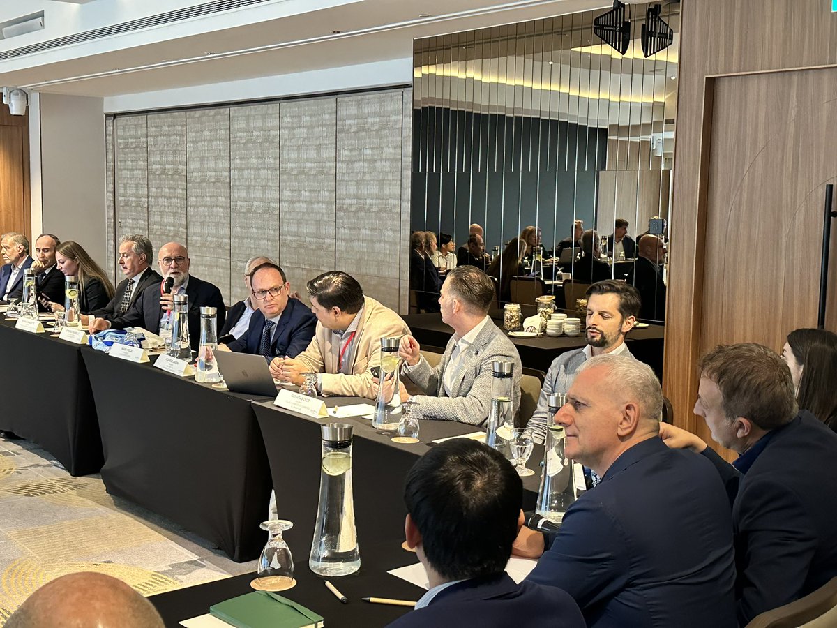 Midercole's tweet photo. Day 2 Singapore 🇸🇬 
Area Meeting Italian Chambers of Commerce Abroad. Asia South Africa Oceania. 
@IchamV https://t.co/Kpnyek0EN4