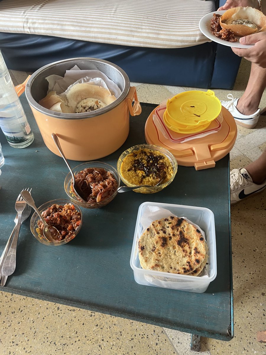 So well looked after in #SriLanka.  Friends who know my weakness for the world’s best breakfasts (ie Sri Lankan ones) dropped by this morning with pol roti, hoppers, dal, lunumiris, and seeni sambol. Excellent papaya and mango were on offer, too. No need for lunch.